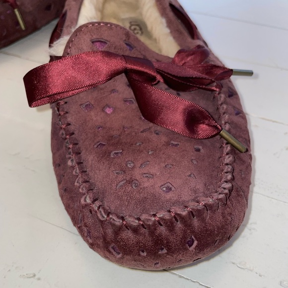 Ugg Dakota Flora Slippers - Picture 2 of 7